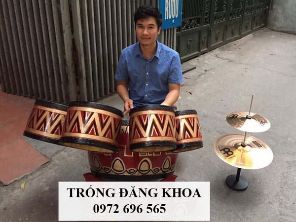 Hát văn không thể thiếu trống trận hát văn